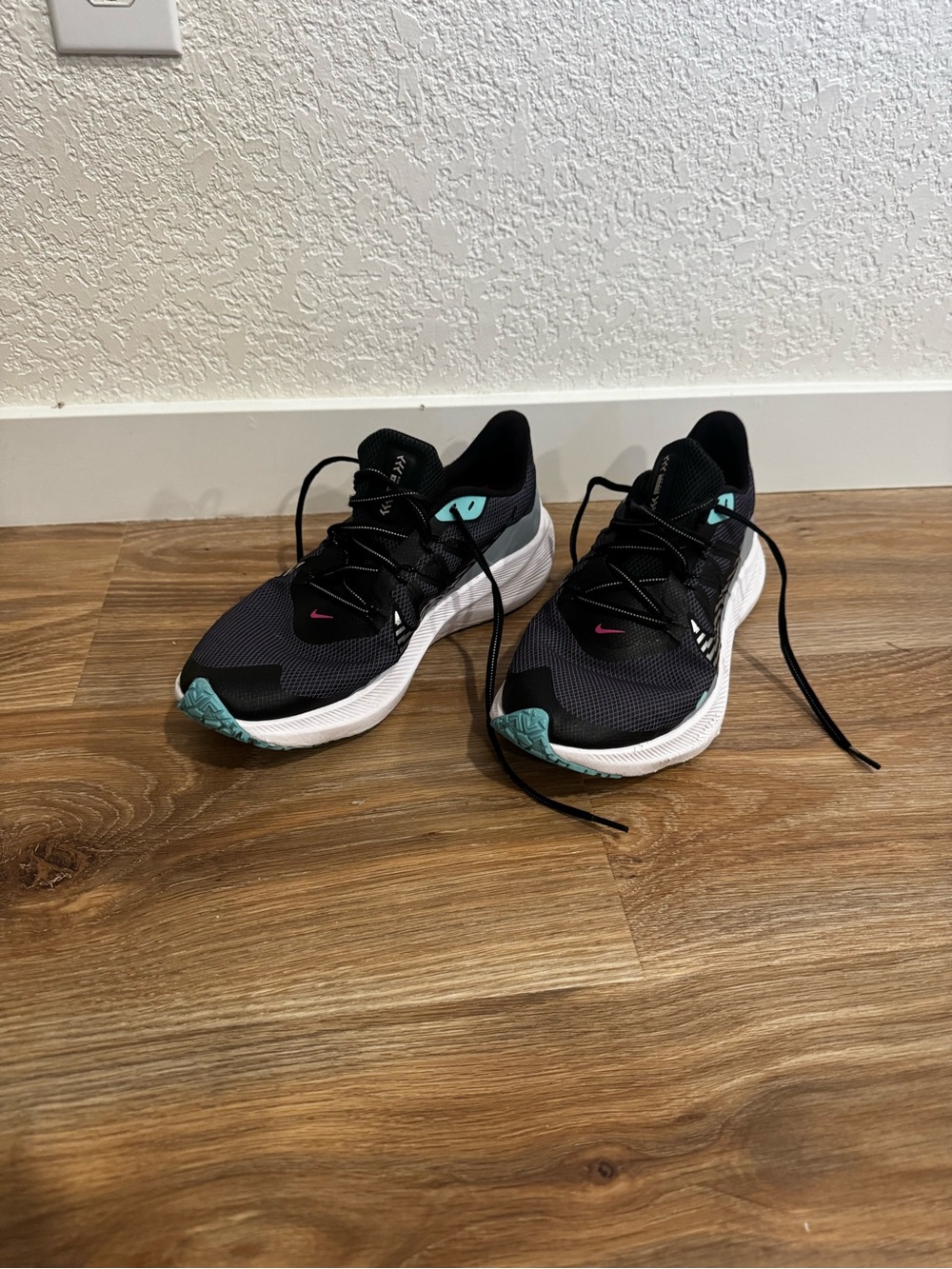 Nike Winflo 7 Shield
Obsidian Mist (Women's) - Picture 2 of 5